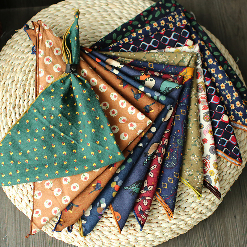 WKVKING小耳出品百搭多种印花小领巾围巾文艺复古亲子小方巾女秋冬基础款 红底树叶 45cm*45cm