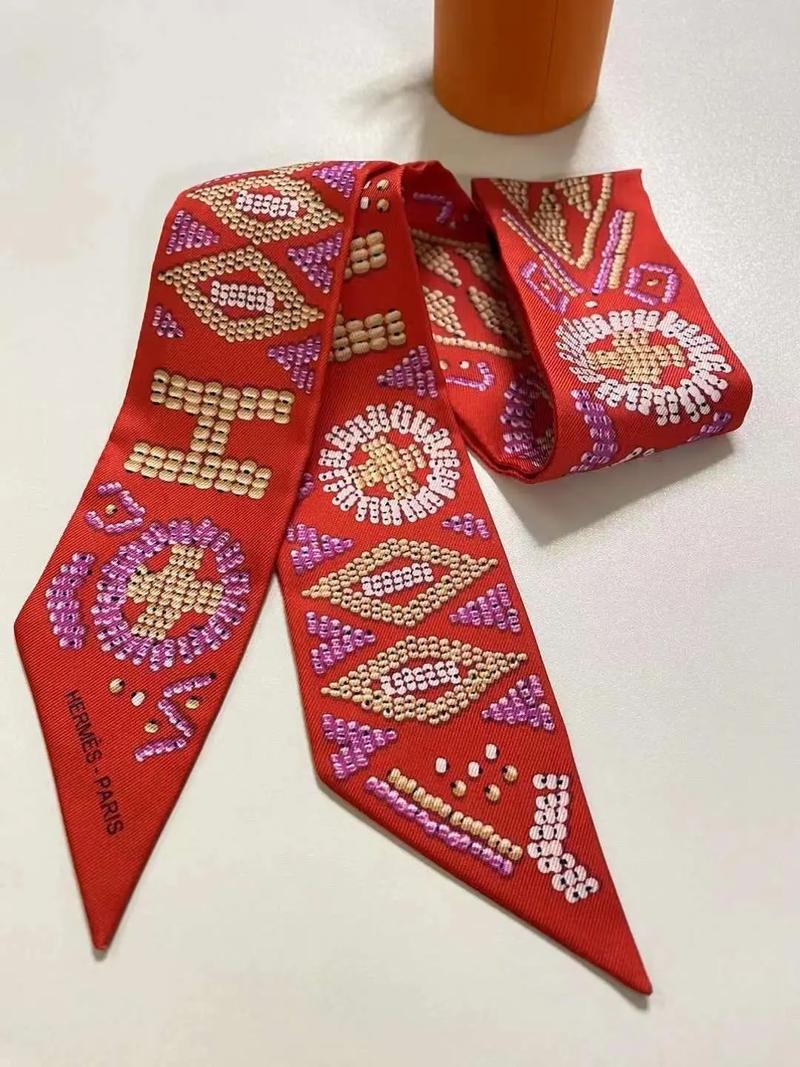 优雅点缀 爱马仕Twilly小丝巾，品质与品味的完美结合