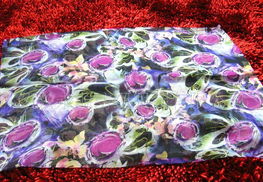 夏日百搭新风尚 超大超长波点雪纺围巾全解析